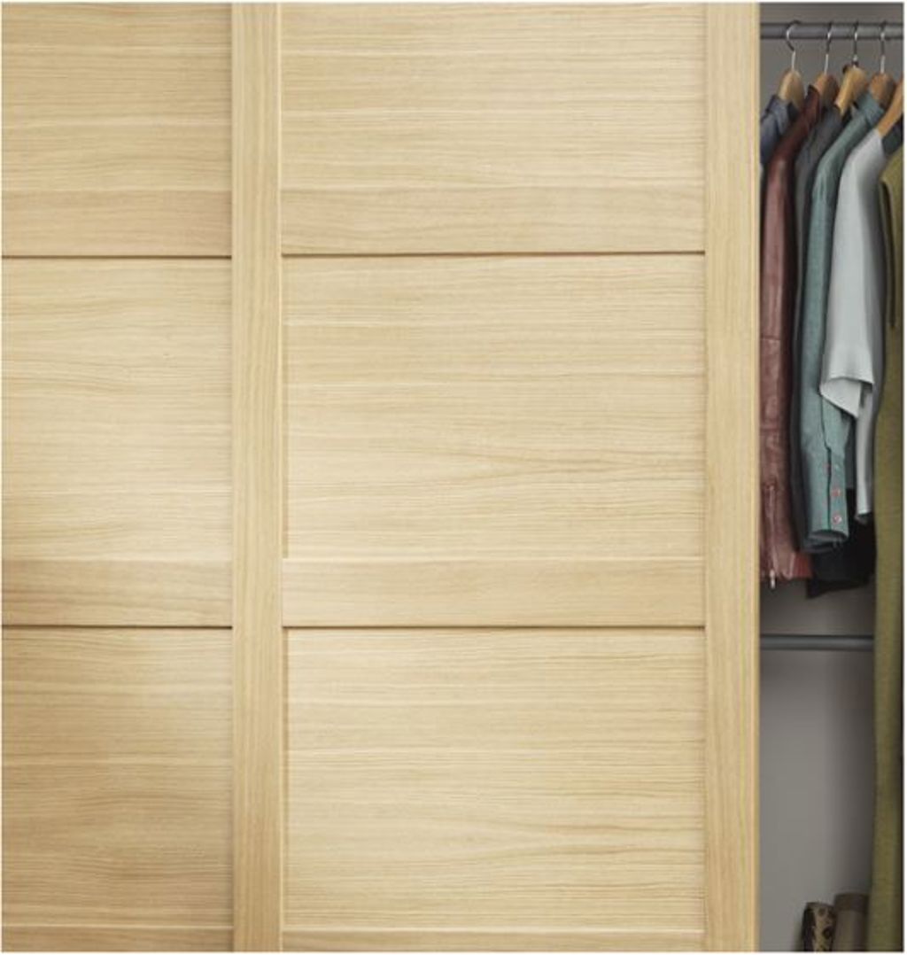 Nærbilde av Langlo® Topaz skyvedører med sprosser i eikefinér, lakkert i fylling
