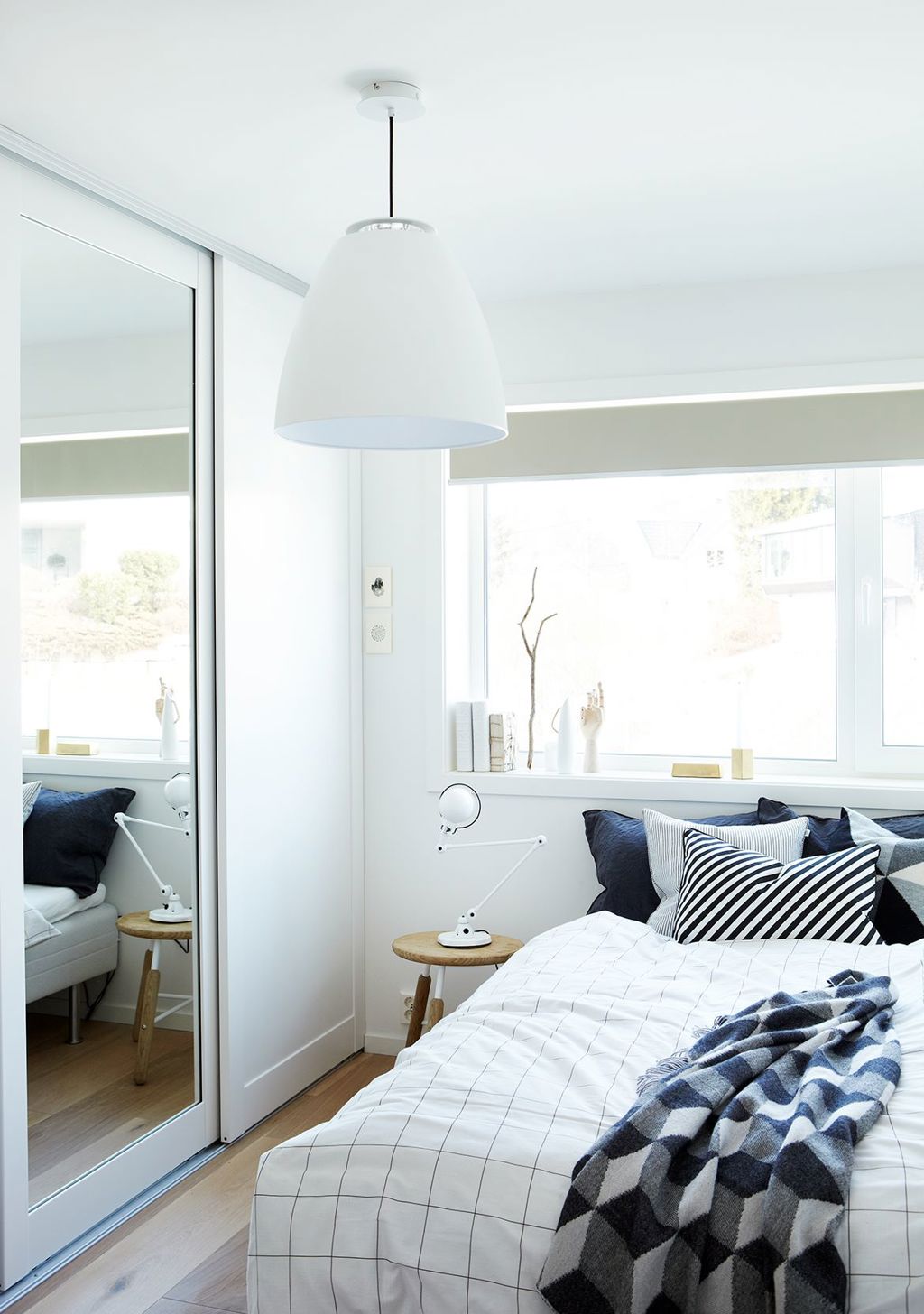 Bedroom with Langlo® Topaz sliding wardrobe wooden door in pure white and clear mirror finish