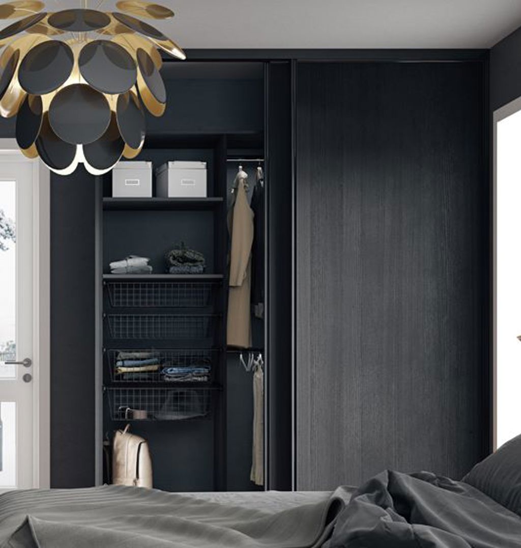 Twee Safir deuren in houtskool eiken met zwart aluminium frame