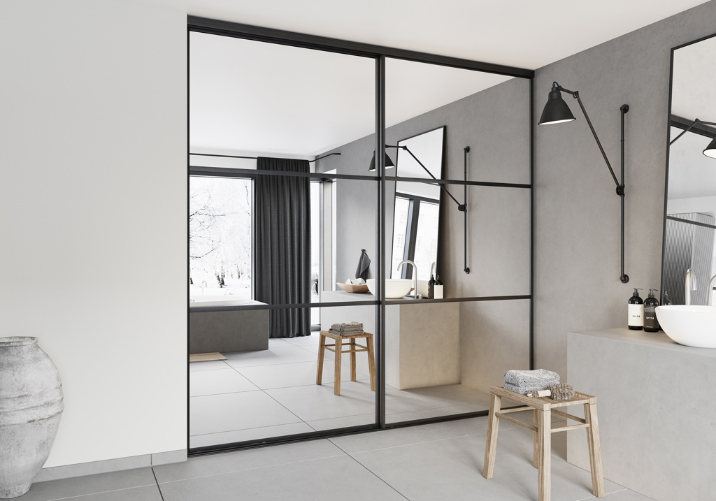 Baderom med Langlo® Edge skyvedører i klart speil fylling og sort aluminiums omramming