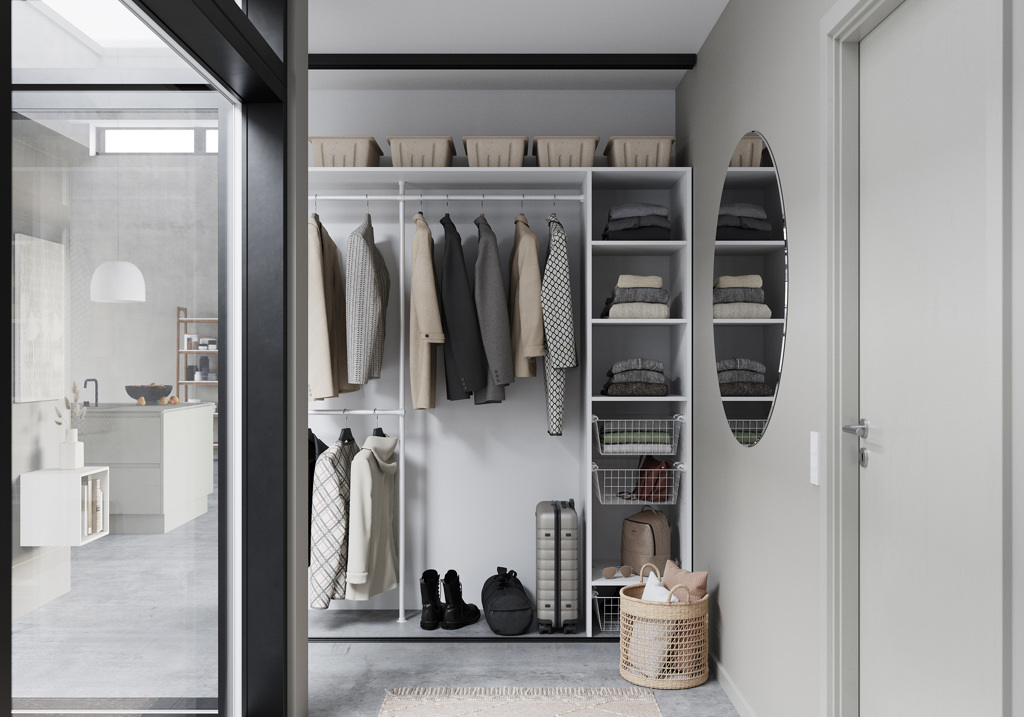 Entré med hvit Langlo® møbelinnredning bestående av trådkurver, hyller og dobbelt-garderobeoppheng