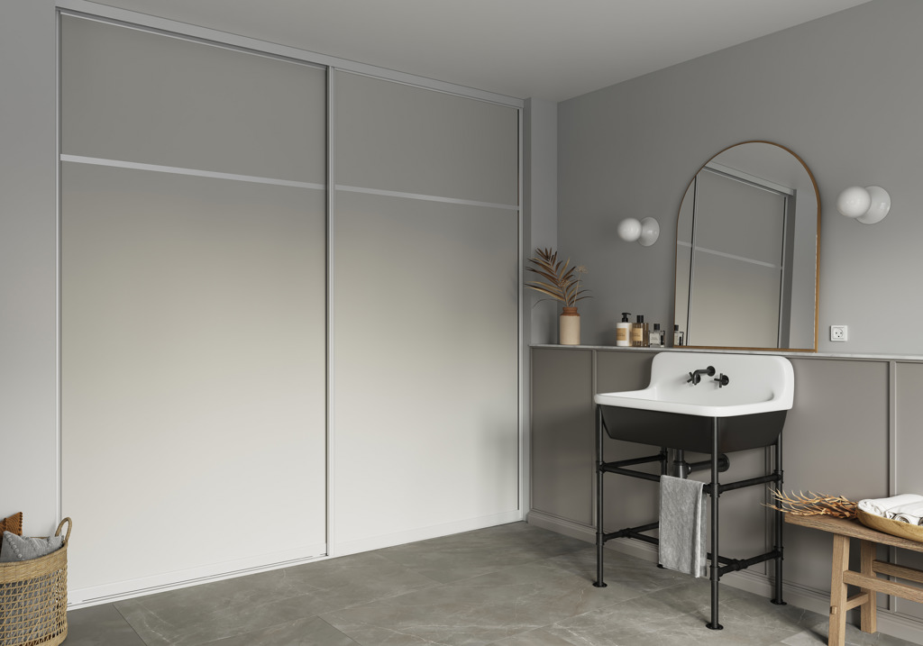 Bathroom with Langlo® Safir aluminium sliding doors in Light Grey XT matt finish. Resistant to fingerprints.