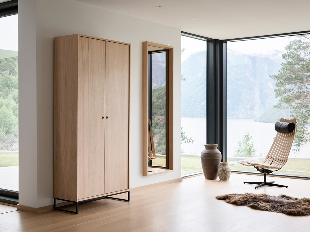 Eik skap 200 med stålunderstell, miljøbilder